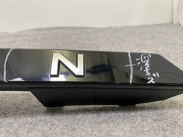 ノート/NOTE E13/SNE13 純正 リア ガーニッシュ 90810 6XJ0A/B 90810-6XJ0B ブラック ソリッド 日産(147992)