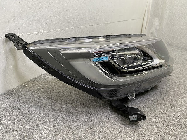 フリード GB5 GB6 ハイブリッド GB7 GB8 純正 右 ヘッドライト ランプ LED レベライザー STANLEY W2172 ホンダ HONDA 前照灯 (147997)