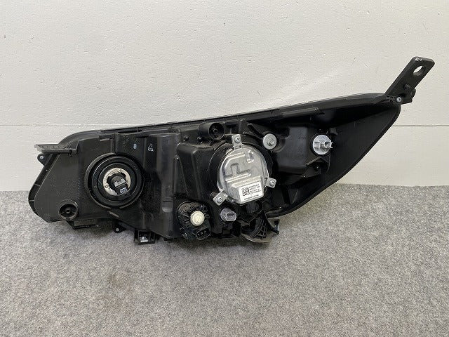 フリード GB5 GB6 ハイブリッド GB7 GB8 純正 右 ヘッドライト ランプ LED レベライザー STANLEY W2172 ホンダ HONDA 前照灯 (147997)