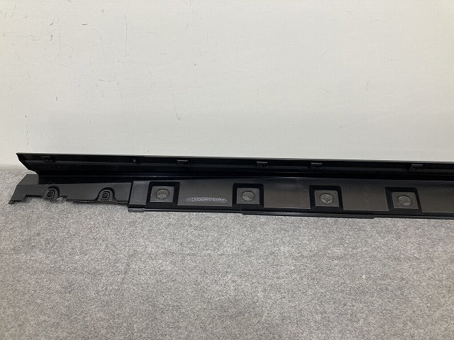 ハリアー 80系/MXUA80/MXUA85/AXUH80/AXUH85 PHEV/AXUP85 純正 右 サイドステップ/サイドスカート 75850-48060 素地 トヨタ(148023)