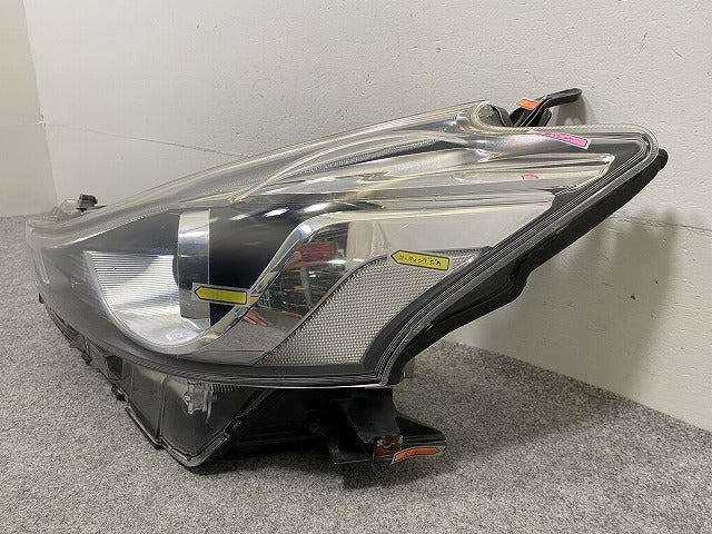 プリウスα/アルファ ZVW40W/ZVW41W 純正 後期 左 ヘッドライト/ランプ LED レベライザー 刻印A2 KOITO 47-65 トヨタ(148027)
