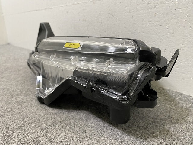 ヤリスクロス MXPB10/MXPB15 ハイブリッド/MXPJ10/MXPJ15 純正 左 フォグランプ/フォグライト LED KOITO 52-328 トヨタ(148029)