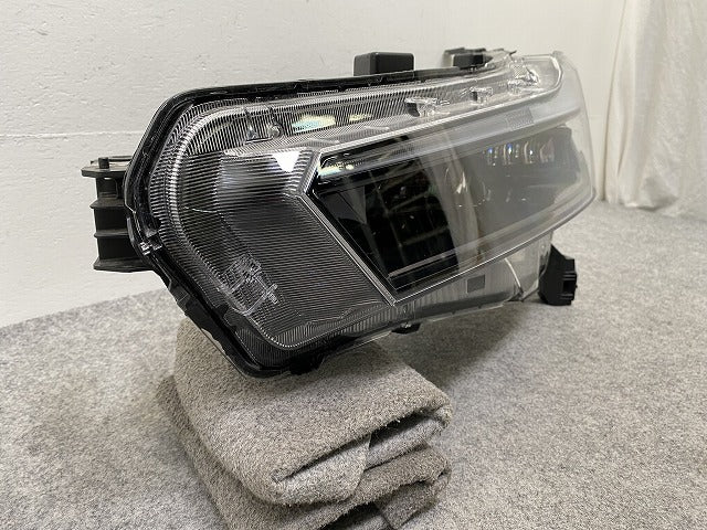 WR-V/WRV DG5 純正 左 ヘッドライト/ランプ LED IJLSR 100-8F08E 33150-31X-K02 ホンダ(148032)