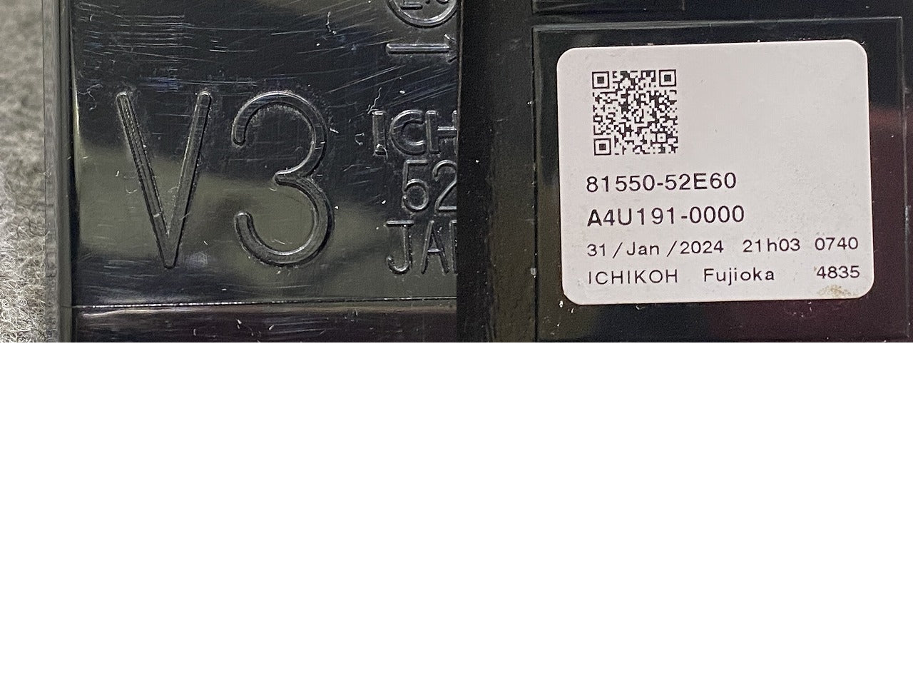 ヤリスクロス MXPB10/MXPB15/MXPJ10/MXPJ15 純正 右 テールランプ/ライト LED 刻印V3 ICHIKOH 52-330 81551-52E60 トヨタ(148036)