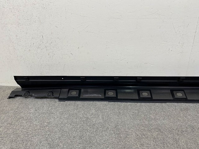 ハリアー 80系/MXUA80/MXUA85/AXUH80/AXUH85/AXUP85 純正 右 サイドステップ/サイドスカート 75850-48060 素地 トヨタ(148039)