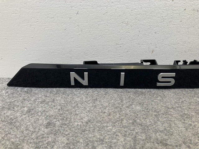 ノート/NOTE E13/SNE13 純正 リア ガーニッシュ 90810 6XJ0A/B 90810-6XJ0B ブラック ソリッド 日産(148046)