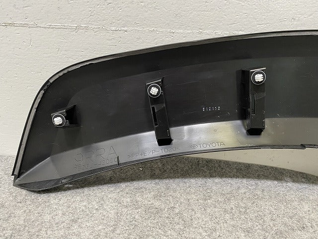 新車取り外し!RAV4 ラブ4 60系/AXAN64 純正 右 リア フェンダーアーチモール/オーバーフェンダー 75061-42090 素地 トヨタ(148056)