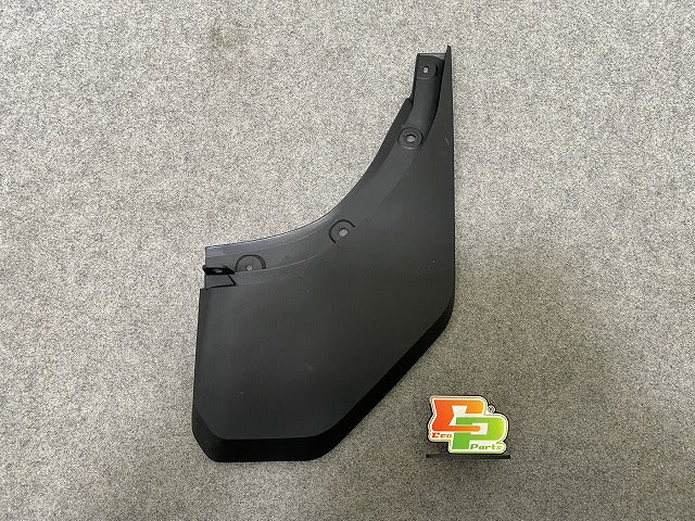 新車取り外し!ランドクルーザー/ランクル TRJ250W/GDJ250W 純正 右 マッドガード プロテクター 76625-60470 素地 トヨタ(148059)