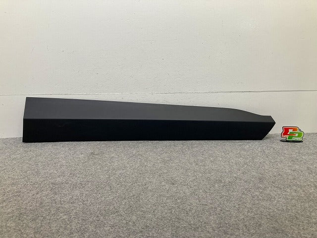 新車取り外し!ヤリスクロス MXPB10/MXPB15/MXPJ10/MXPJ15 純正 右 フロント ドア サイドパネル 75073-52030 素地 トヨタ(148100)