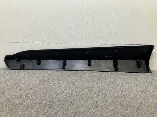 新車取り外し!ヤリスクロス MXPB10/MXPB15/MXPJ10/MXPJ15 純正 右 フロント ドア サイドパネル 75073-52030 素地 トヨタ(148100)