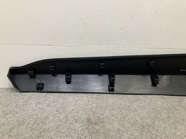新車取り外し!ヤリスクロス MXPB10/MXPB15/MXPJ10/MXPJ15 純正 右 フロント ドア サイドパネル 75073-52030 素地 トヨタ(148100)