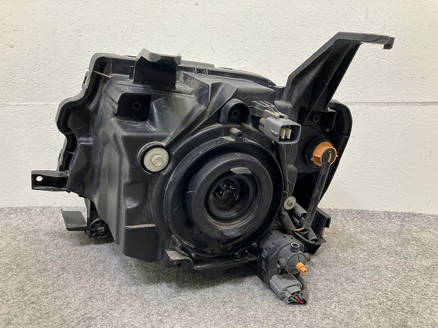 eKワゴン H82W 純正 右 ヘッドライト/ランプ ハロゲン レベライザー STANLEY P6519 三菱(148123)