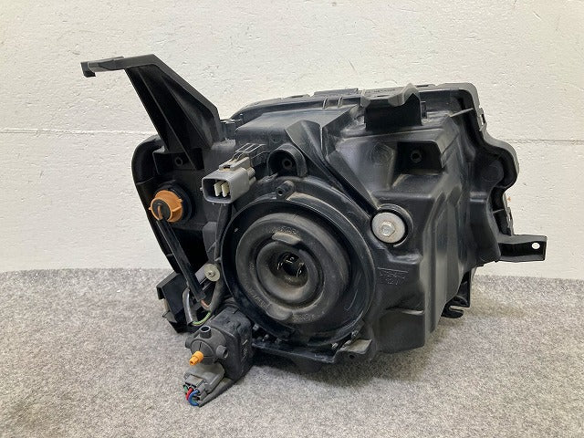 eKワゴン H82W 純正 左 ヘッドライト/ランプ レベライザーハロゲン STANLEY P6519 三菱(148125)