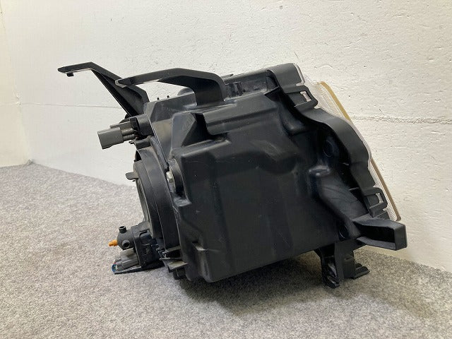 eKワゴン H82W 純正 左 ヘッドライト/ランプ レベライザーハロゲン STANLEY P6519 三菱(148125)