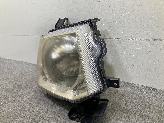 eKワゴン H82W 純正 右 ヘッドライト/ランプ レベライザーハロゲン STANLEY P6519 三菱(148127)