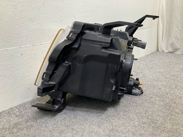 eKワゴン H82W 純正 右 ヘッドライト/ランプ レベライザーハロゲン STANLEY P6519 三菱(148127)