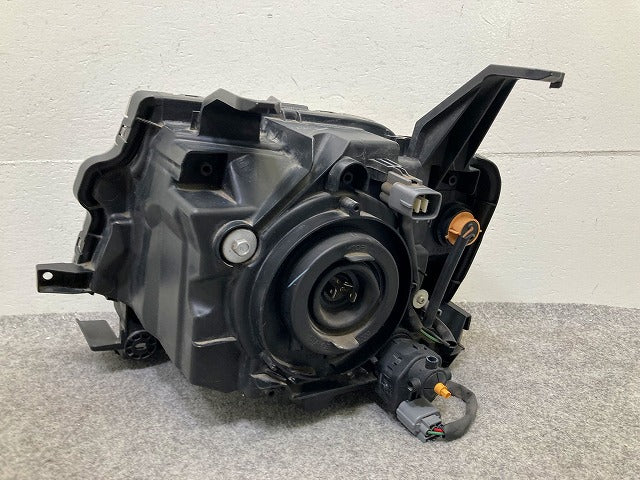 eKワゴン H82W 純正 右 ヘッドライト/ランプ レベライザーハロゲン STANLEY P6519 三菱(148127)