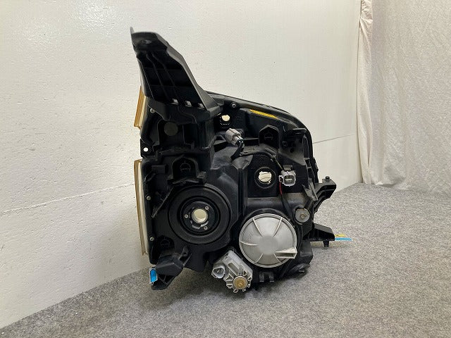 ヴォクシー VOXY 70系/ZRR70G/ZRR75G/ZRR70W/ZRR75W 純正 左 ヘッドライト/ランプ レベライザーキセノン HID 刻印VK 28-203 トヨタ(148136)
