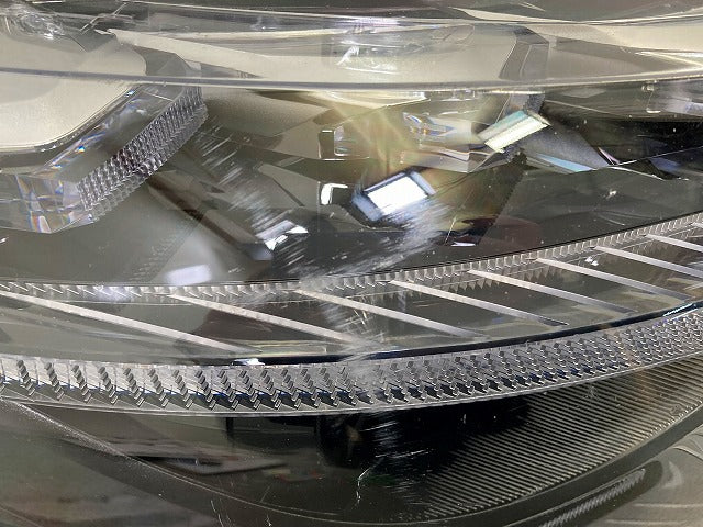 ジャンク!カローラ クロス ZSG10/MXGA10/ZVG11/ZVG15/ZVG13/ZVG16 純正 右 ヘッドライト LED レベライザー 刻印Z HASCO 16-177(148160)