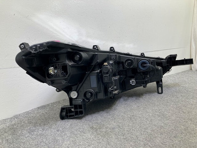 カローラ クロス ZSG10/MXGA10/ZVG11/ZVG15/ZVG13/ZVG16 純正 左 ヘッドライト/ランプ LED レベライザー 刻印Z 16-177 トヨタ(148161)