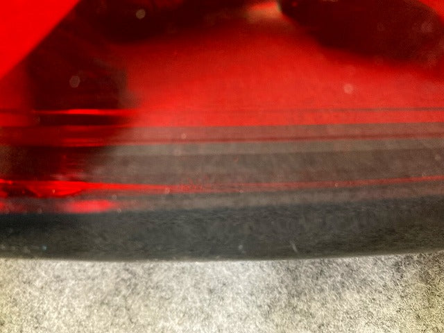 カローラ ツーリング 210系/NRE210W/ZRE212W/MZEA17W/MZEA12W/ZWE214W/211/219/215 純正 右 テールランプ/ライト/レンズ LED 35551(148162)