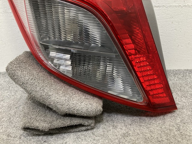 ヴィッツ 130系/KSP130/NSP130/NSP135/NCP131 純正 左 テールランプ/ライト/レンズ LED KOITO 52-228 トヨタ(148171)