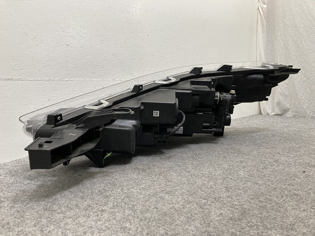 カローラ クロス ZSG10/MXGA10/ZVG11/ZVG15/ZVG13/ZVG16 純正 右 ヘッドライト/ランプ LED レベライザー 刻印Z 16-177(148183)