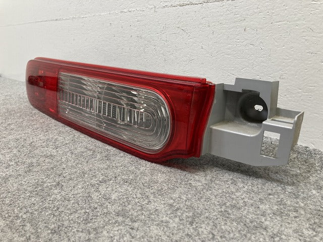 キューブ Z12/NZ12 純正 左 テールランプ/ライト/レンズ ハロゲン 刻印B STANLEY P8187 日産(148185)