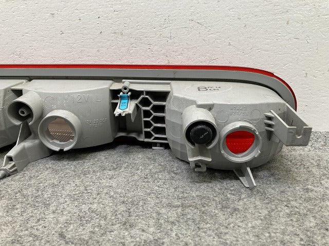 キューブ Z12/NZ12 純正 左 テールランプ/ライト/レンズ ハロゲン 刻印B STANLEY P8187 日産(148185)