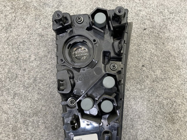 プリウス 50系/ZVW50/ZVW51/ZVW55 純正 前期 右 テールランプ/ライト/レンズ LED ICHIKOH 47-78 トヨタ(148187)