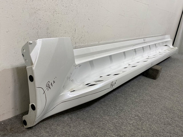ランドクルーザー/ランクル FJA300W/VJA300W 純正 左 サイドステップ/サイドスカート 51774-60280 ホワイトパール 090 トヨタ(148189)