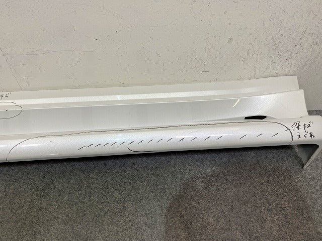 ランドクルーザー/ランクル FJA300W/VJA300W 純正 左 サイドステップ/サイドスカート 51774-60280 ホワイトパール 090 トヨタ(148189)