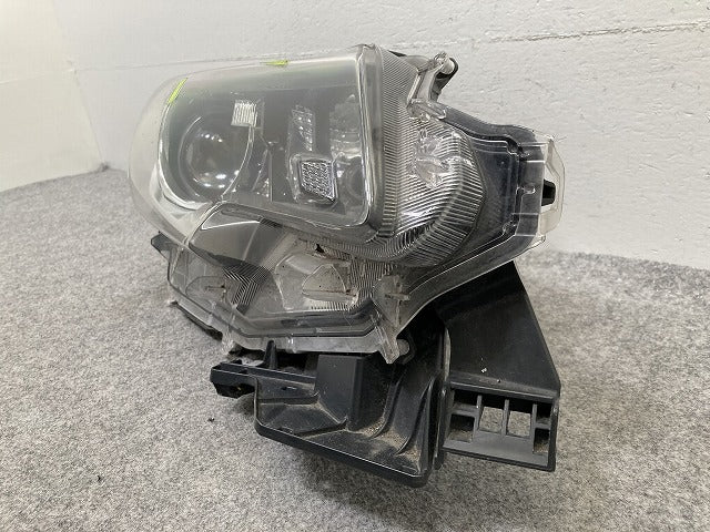 アリスト NZT260/ZRT260/ZRT261 純正 後期 右 ヘッドライト/ランプ ハロゲン レベライザー 刻印1 KOITO 20-459 トヨタ(148212)