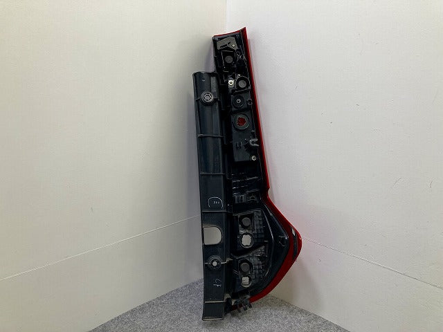 ルーミー/トール M900A/M910A/M900S/M910S 純正 左 テールランプ/ライト/レンズ LED 刻印F KOITO 220-69044 81561-B1110 レッド(148219)