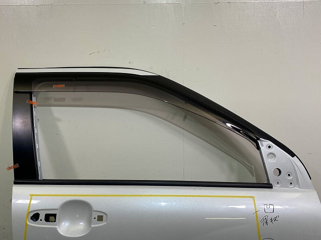 ライズ/ロッキー A200S/A210S/A200A/A210A/A202A 純正 右 フロント ドア バイザー付 シャイニングホワイトパール W25 トヨタ(148233)