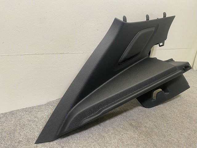 新品!XC40 XB系/2019-2025 純正 左 リア ピラー 内張り/トリム 32244154 V322244154 素地 ボルボ(148260)