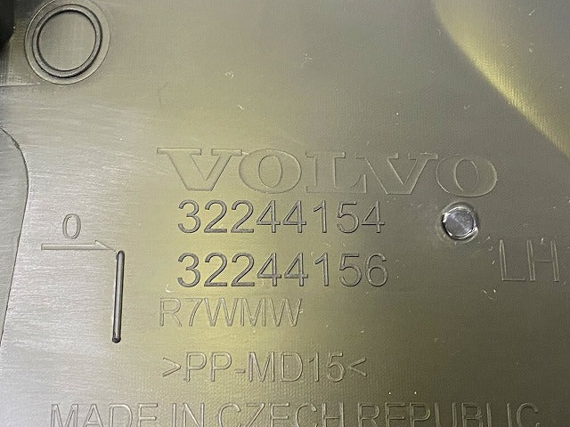 新品!XC40 XB系/2019-2025 純正 左 リア ピラー 内張り/トリム 32244154 V322244154 素地 ボルボ(148260)