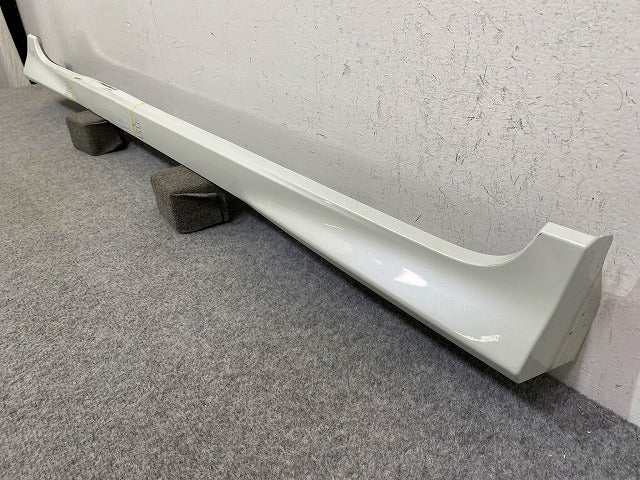 スペーシア カスタム MK53S 純正 左 サイドステップ/サイドスカート 77240-79R5 ピュアホワイトパール ZVR スズキ(148267)