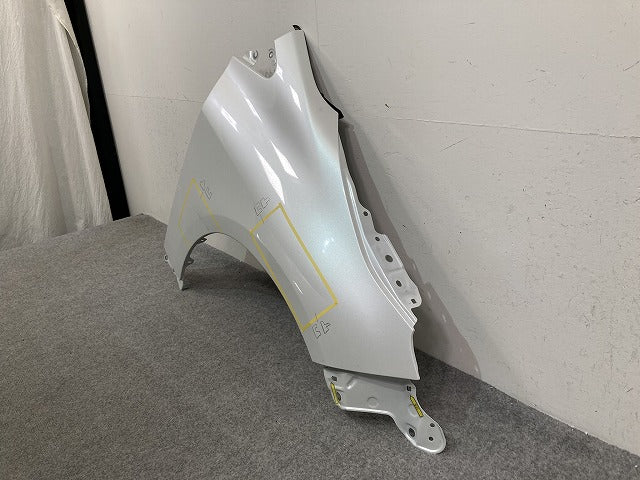 カローラ ツーリング 210系/NRE210W/ZRE212W/MZEA17W/12W/ZWE214W/211W/219W/215W 純正 右 フロント フェンダー(148275)