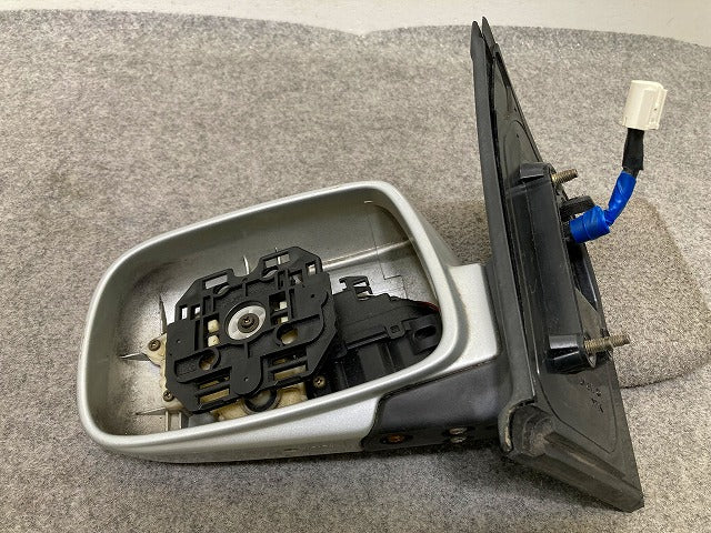 イスト NCP60/NCP61/NCP65 純正 左 ドアミラー 5線 J46 シルバーマイカメタリック 1E7 トヨタ(148283)