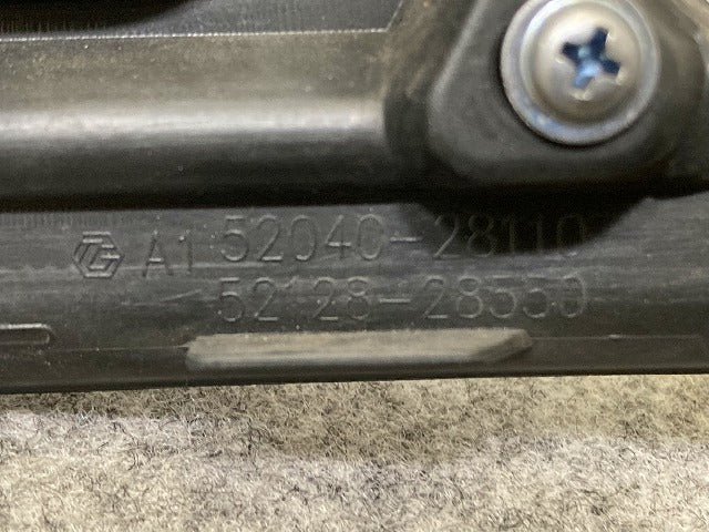エスクァイア/ノア 80系 ZRR80/ZRR85/ZWR80 純正 後期 左 フロント フォグカバー/フォグランプカバー 52040-28110 素地/メッキ(148285)