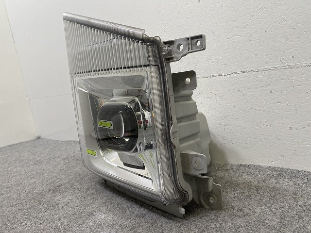 エルフ NJR85/NHR85/NKR85 純正 後期 右 ヘッドライト/ランプ LED レベライザー 刻印マ KOITO いすゞ(148309)