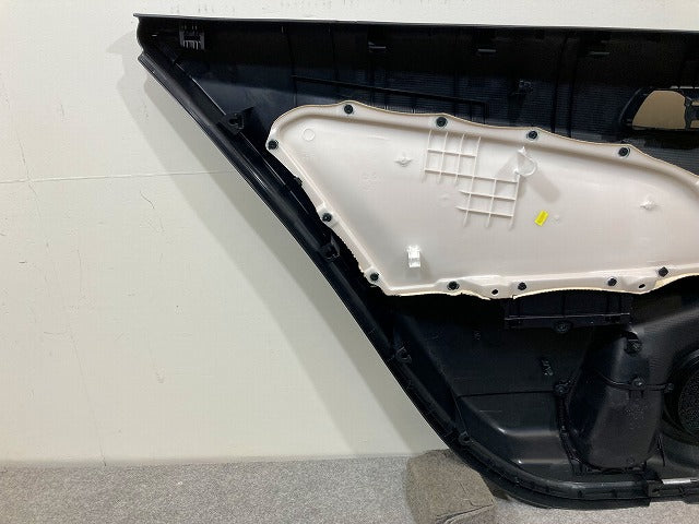 プリウス PHV ZVW52 純正 右 リア ドア 内張り 67617-X1B0 67630-47510-C1 素地 トヨタ(148323)