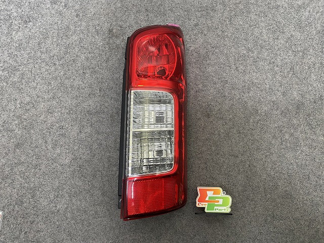 キャラバン NV350 標準 E26 純正 右 テールランプ/ライト/レンズ ハロゲン 刻印3 ICHIKOH VALEO T008 26554-3XA0B 日産(148354)