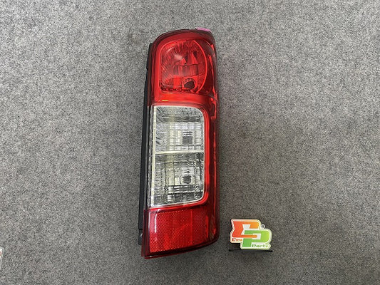 キャラバン NV350 標準 E26 純正 右 テールランプ/ライト/レンズ ハロゲン 刻印3 ICHIKOH VALEO T008 26554-3XA0B 日産(148354)