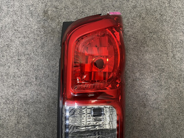 キャラバン NV350 標準 E26 純正 右 テールランプ/ライト/レンズ ハロゲン 刻印3 ICHIKOH VALEO T008 26554-3XA0B 日産(148354)