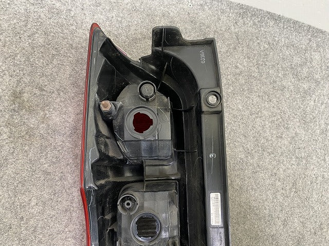 キャラバン NV350 標準 E26 純正 右 テールランプ/ライト/レンズ ハロゲン 刻印3 ICHIKOH VALEO T008 26554-3XA0B 日産(148354)