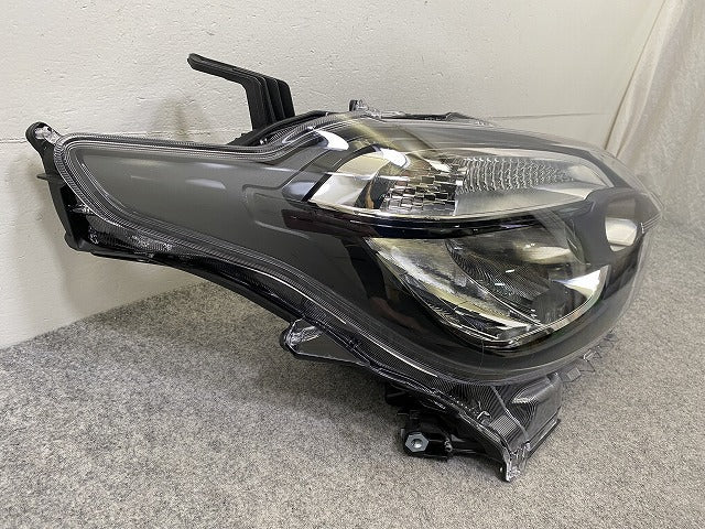 シエンタ MXPC10G/MXPL10G/MXPL15G 純正 右 ヘッドライト/ランプ LED レベライザー 刻印S4 KOITO 52-339 81105-52P00 トヨタ(148357)