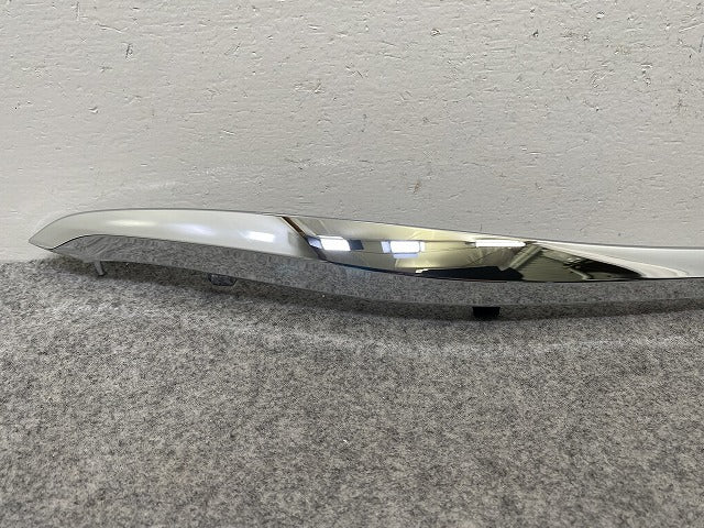 新品!ハリアー 80系/MXUA80/MXUA85 ハイブリッド/AXUH80/AXUH85/AXUP85 純正 右 フロント ガーニッシュ 53123-48070 メッキ トヨタ(148364)
