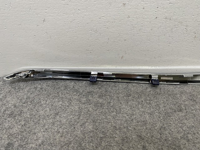 新品!ハリアー 80系/MXUA80/MXUA85 ハイブリッド/AXUH80/AXUH85/AXUP85 純正 右 フロント ガーニッシュ 53123-48070 メッキ トヨタ(148364)